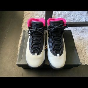 Women’s/Girls Air Jordan 10 Retros size 6Y / 7-7.5 women’s.